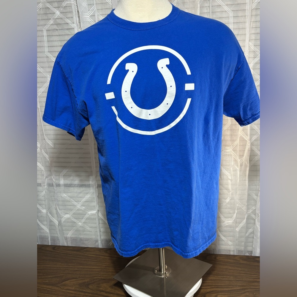 Indianapolis Colts XL Men’s Tee Horse Shoe on front This is Indiana on back 29”L - Picture 2 of 6